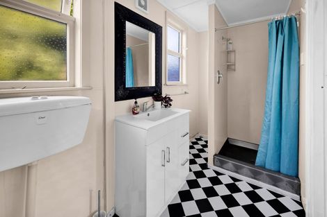 Photo of property in 2 Tawhiti Road, Hawera, 4610