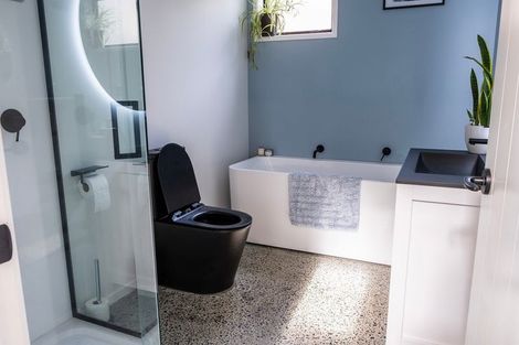 Photo of property in 1/90 Gloria Avenue, Te Atatu Peninsula, Auckland, 0610