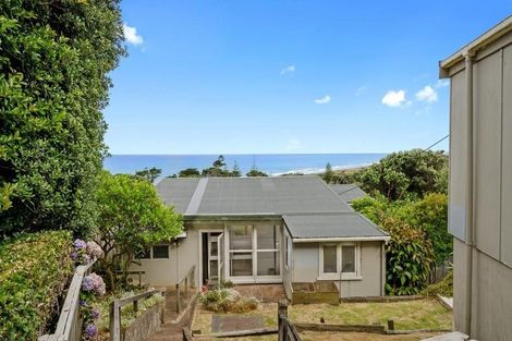 Photo of property in 25 Domain Crescent, Muriwai, Waimauku, 0881