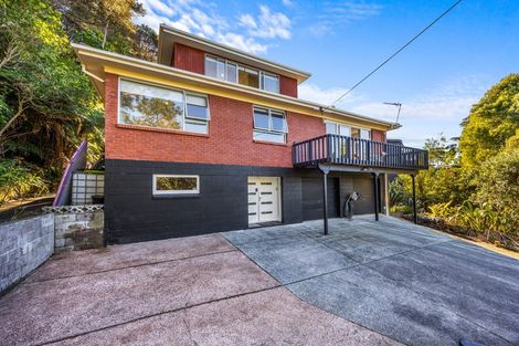 Photo of property in 34 Rauhuia Crescent, Parau, Auckland, 0604