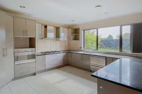 Photo of property in 28 Waimanu Bay Drive, Te Atatu Peninsula, Auckland, 0610