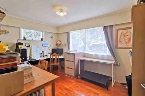 Photo of property in 23 La Trobe Street, Pakuranga Heights, Auckland, 2010