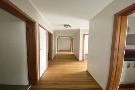 Photo of property in 5 Segedin Place, Glenfield, Auckland, 0629