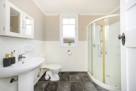 Photo of property in 70 Chelwood Street, Takaro, Palmerston North, 4412