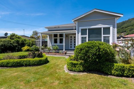 Photo of property in 24 York Street, Picton, 7220