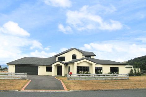 Photo of property in 19 Malcolm Gillies Grove, Totara Park, Upper Hutt, 5018