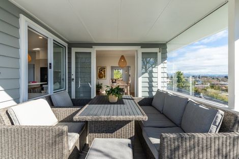 Photo of property in 21 Busby Hill, Havelock North, 4130