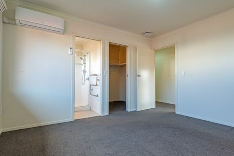 Photo of property in 8 Sorrento Place, Kelvin Grove, Palmerston North, 4414