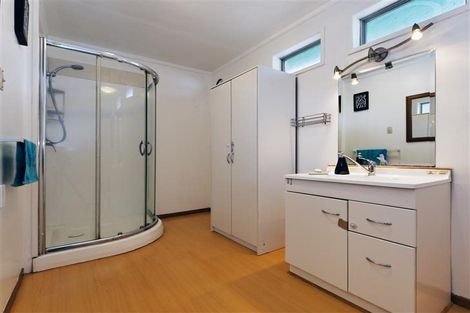 Photo of property in 4 Serwayne Place, Sunnyvale, Auckland, 0612