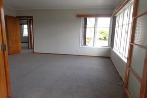 Photo of property in 11 Essex Street, Te Atatu South, Auckland, 0610