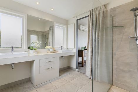 Photo of property in 104 Mellons Bay Road, Mellons Bay, Auckland, 2014