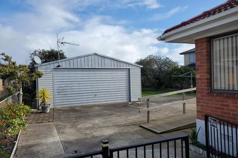 Photo of property in 18 Hallberry Road, Mangere East, Auckland, 2024
