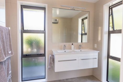 Photo of property in 5 Facilita Avenue, Wharewaka, Taupo, 3330