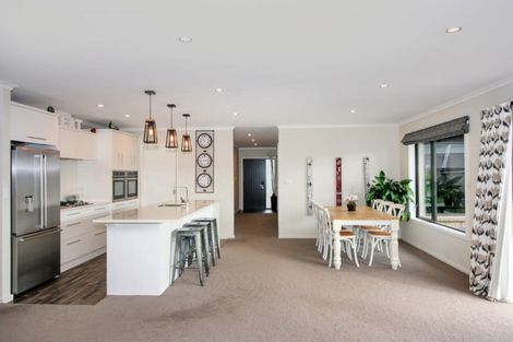 Photo of property in 27 Fernbrook Drive, Hurworth, New Plymouth, 4310