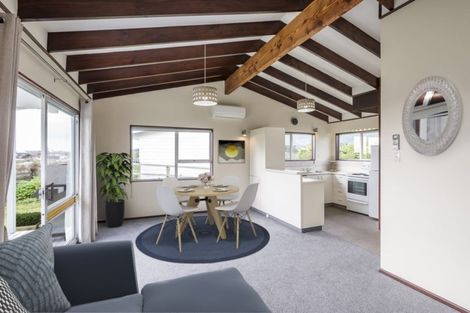 Photo of property in 9 Freyberg Crescent, Waikanae Beach, Waikanae, 5036