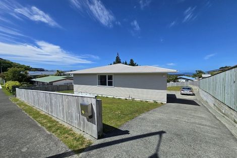 Photo of property in 16 Cypress Drive, Maungaraki, Lower Hutt, 5010