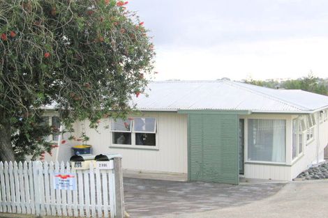 Photo of property in 2/896 East Coast Road, Northcross, Auckland, 0630