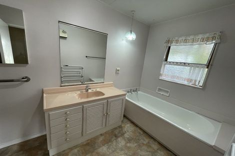 Photo of property in 50 Napier Road, Havelock North, 4130