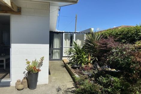 Photo of property in 28a Moulton Street, Moturoa, New Plymouth, 4310