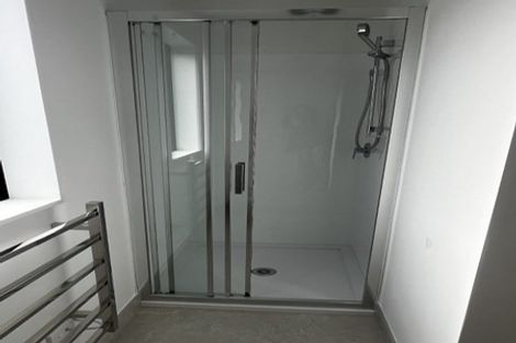 Photo of property in 7/233 Great North Road, Henderson, Auckland, 0612