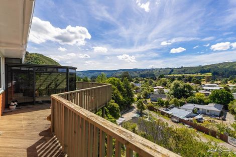 Photo of property in 27 Plateau Road, Te Marua, Upper Hutt, 5018