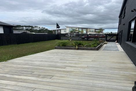 Photo of property in 35 Vogwill Road, Kumeu, 0810