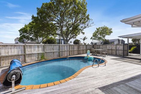 Photo of property in 1/33 Bramley Drive, Farm Cove, Auckland, 2012