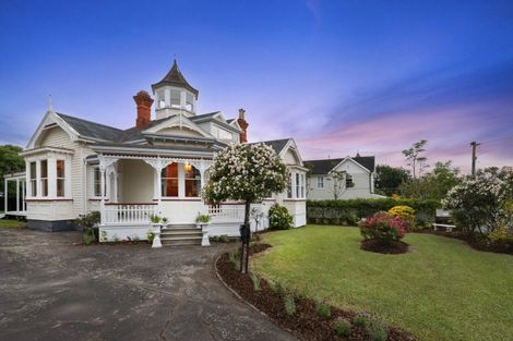 Photo of property in 41 Stanley Point Road, Stanley Point, Auckland, 0624
