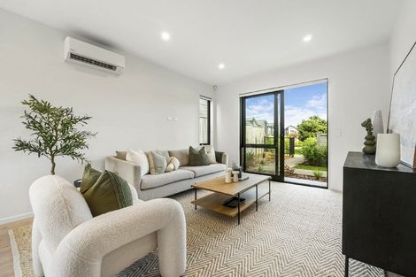 Photo of property in 2 Park Green Avenue, Rosehill, Papakura, 2113