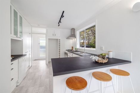 Photo of property in 100 Avondale Road, Avondale, Christchurch, 8061