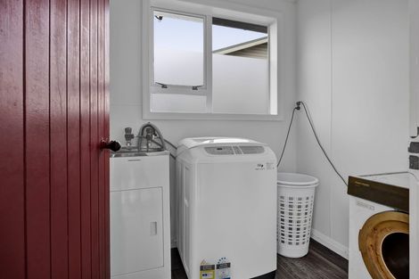 Photo of property in 304 South Road, Hawera, 4610