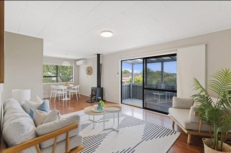 Photo of property in 9 Kupari Place, Totara Vale, Auckland, 0629