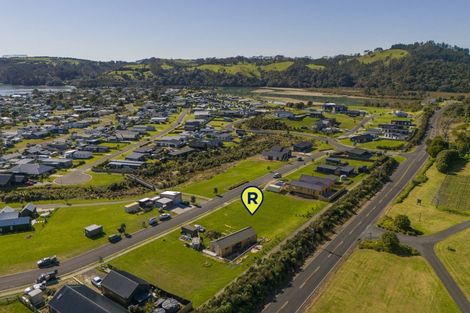 Photo of property in 13 Oliver Leighs Drive, Cooks Beach, 3591