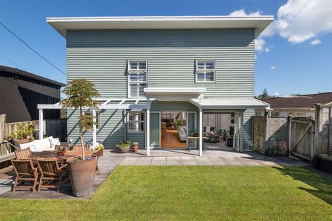 Photo of property in 2/17 Sudan Avenue, Milford, Auckland, 0620