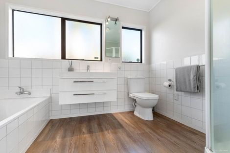 Photo of property in 6 Standish Place, Bayview, Auckland, 0629