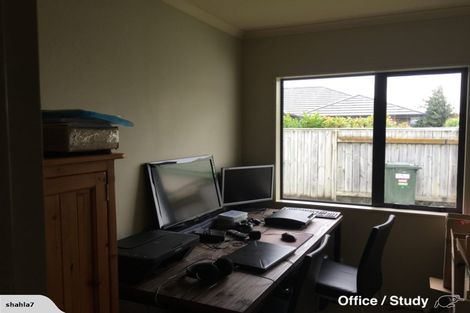 Photo of property in 4 Johnstone Drive, Fitzherbert, Palmerston North, 4410