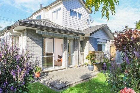 Photo of property in 2/29 Eastern Beach Road, Eastern Beach, Auckland, 2012