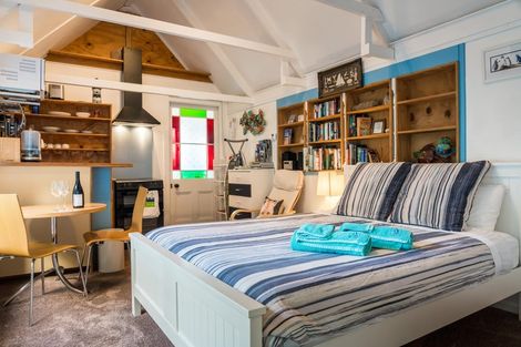 Photo of property in 147 Breaker Bay Road, Breaker Bay, Wellington, 6022