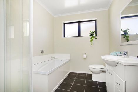 Photo of property in 3a Savage Crescent, Upper Hutt Central, Upper Hutt, 5018