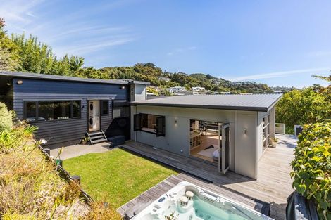 Photo of property in 302 Paremata Road, Whitby, Porirua, 5381