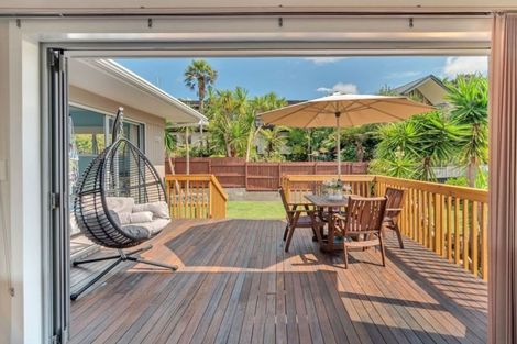 Photo of property in 7 Rossmore Terrace, Murrays Bay, Auckland, 0630