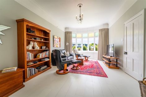 Photo of property in 43 Rhodes Street, Waimate, 7924