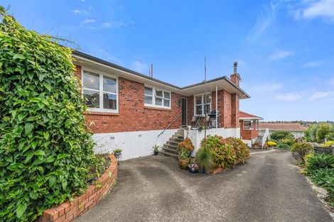 Photo of property in 80 Litten Road, Cockle Bay, Auckland, 2014