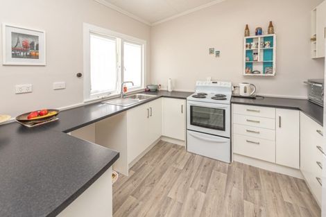 Photo of property in 102 Gonville Avenue, Gonville, Whanganui, 4501