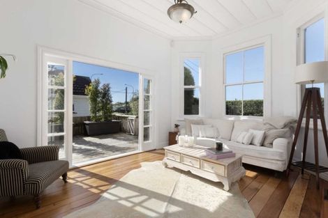 Photo of property in 1/86 Birkenhead Avenue, Birkenhead, Auckland, 0626