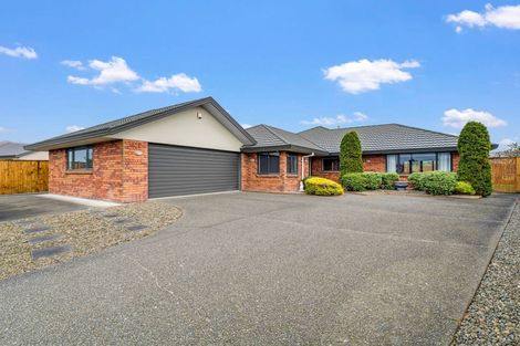 Photo of property in 52 Tennyson Avenue, Kelvin Grove, Palmerston North, 4414