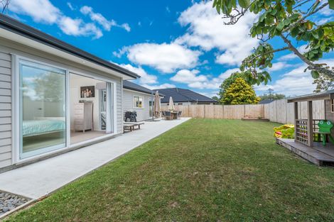 Photo of property in 6 Lockyer Road, Kumeu, 0810