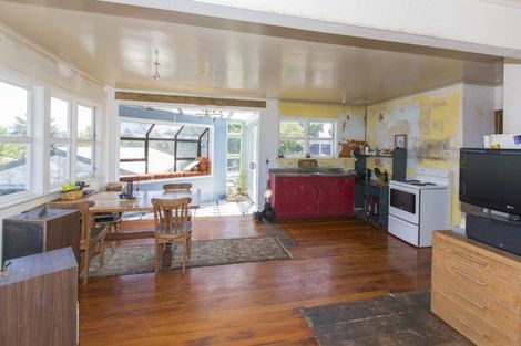 Photo of property in 32 Ripiro Drive, Baylys Beach, Dargaville, 0377