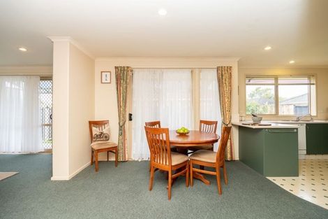 Photo of property in 24 Gardenia Close, Melville, Hamilton, 3206