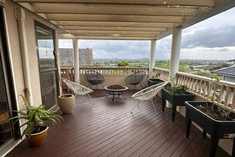 Photo of property in 9 Gwenand Place, Botany Downs, Auckland, 2010